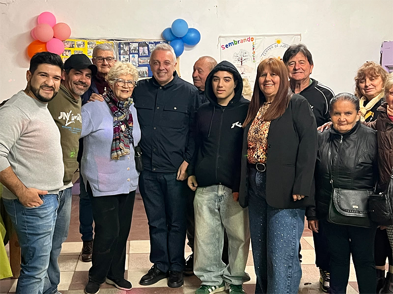 Julio Zamora acompañó el séptimo aniversario del Centro de Jubilados Fortaleza Bancalari zamora con jubilados