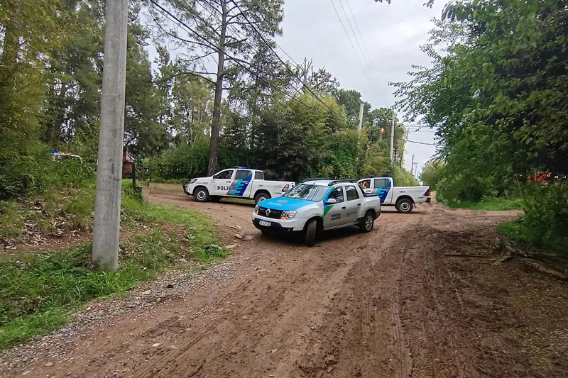 Agentes municipales clausuraron un predio en El Cazador donde funcionaba un pensionado de caballos sin habilitación whatsapp image 2026 09 30 at 15 59 18