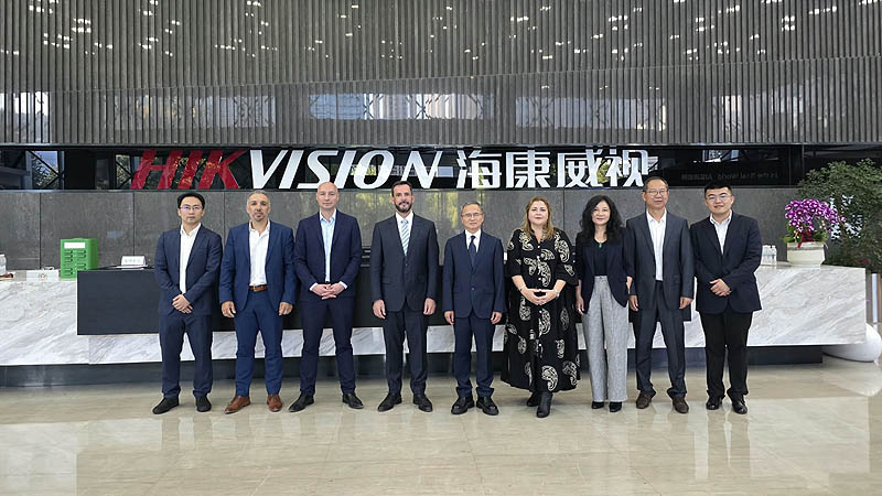 Escobar será sede del primer laboratorio de innovación de Hikvision en Argentina whatsapp image 2026 10 13 at 11 10 51